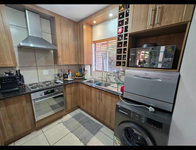 2 BEDROOM TOWNHOUSE FOR SALE IN MORELETAPARK